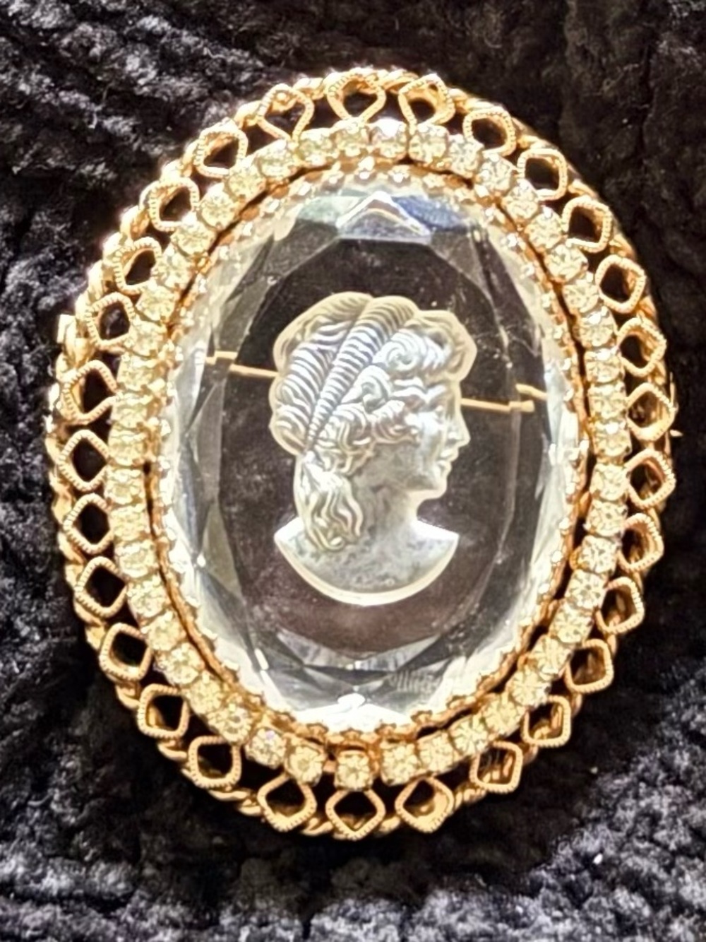 Vintage Signed Warner Clear Glass Reverse Intaglio Cameo Brooch